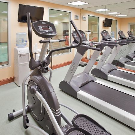 Holiday Inn Express Hotel & Suites Fredericksburg By Ihg Bagian luar foto
