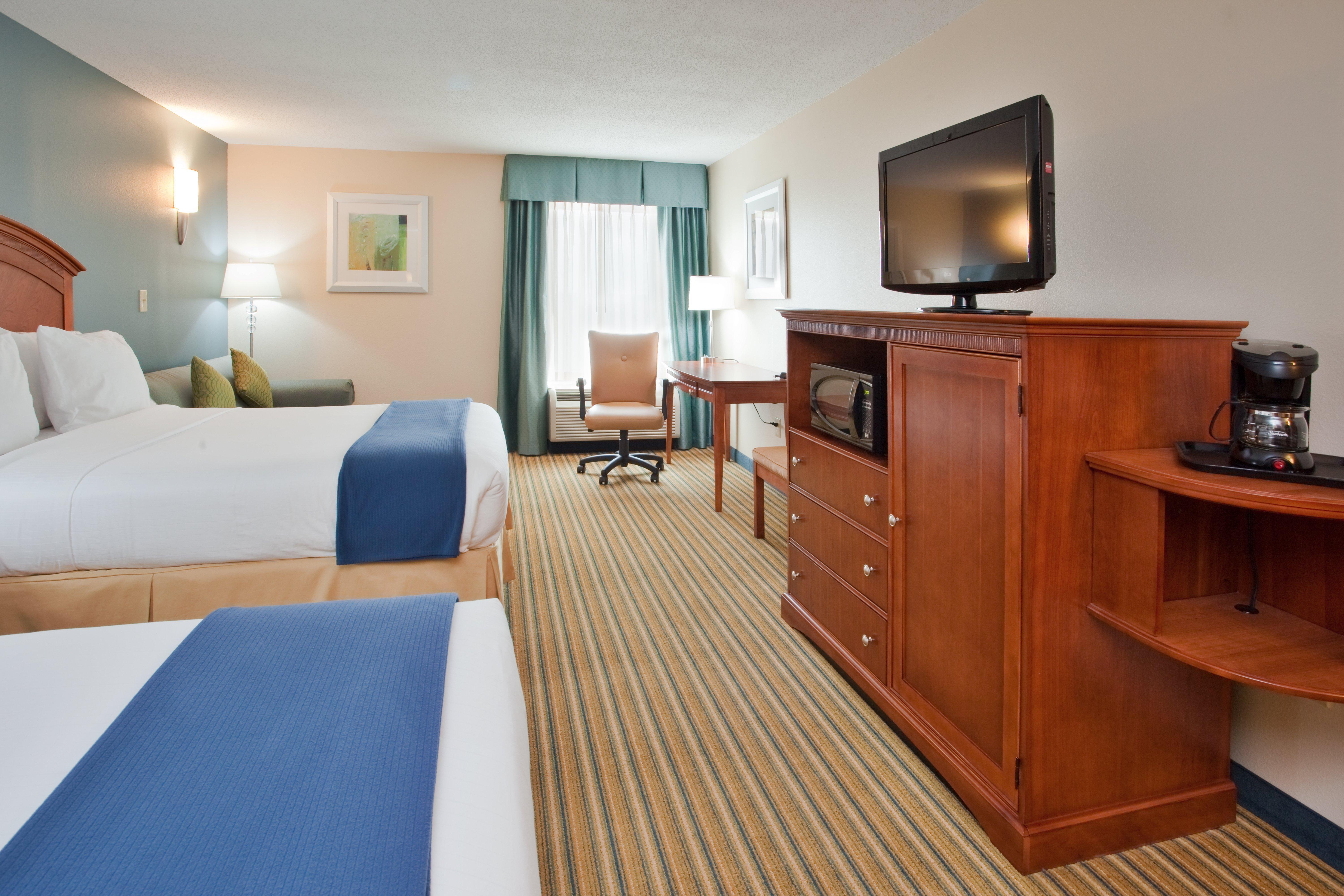 Holiday Inn Express Hotel & Suites Fredericksburg By Ihg Bagian luar foto