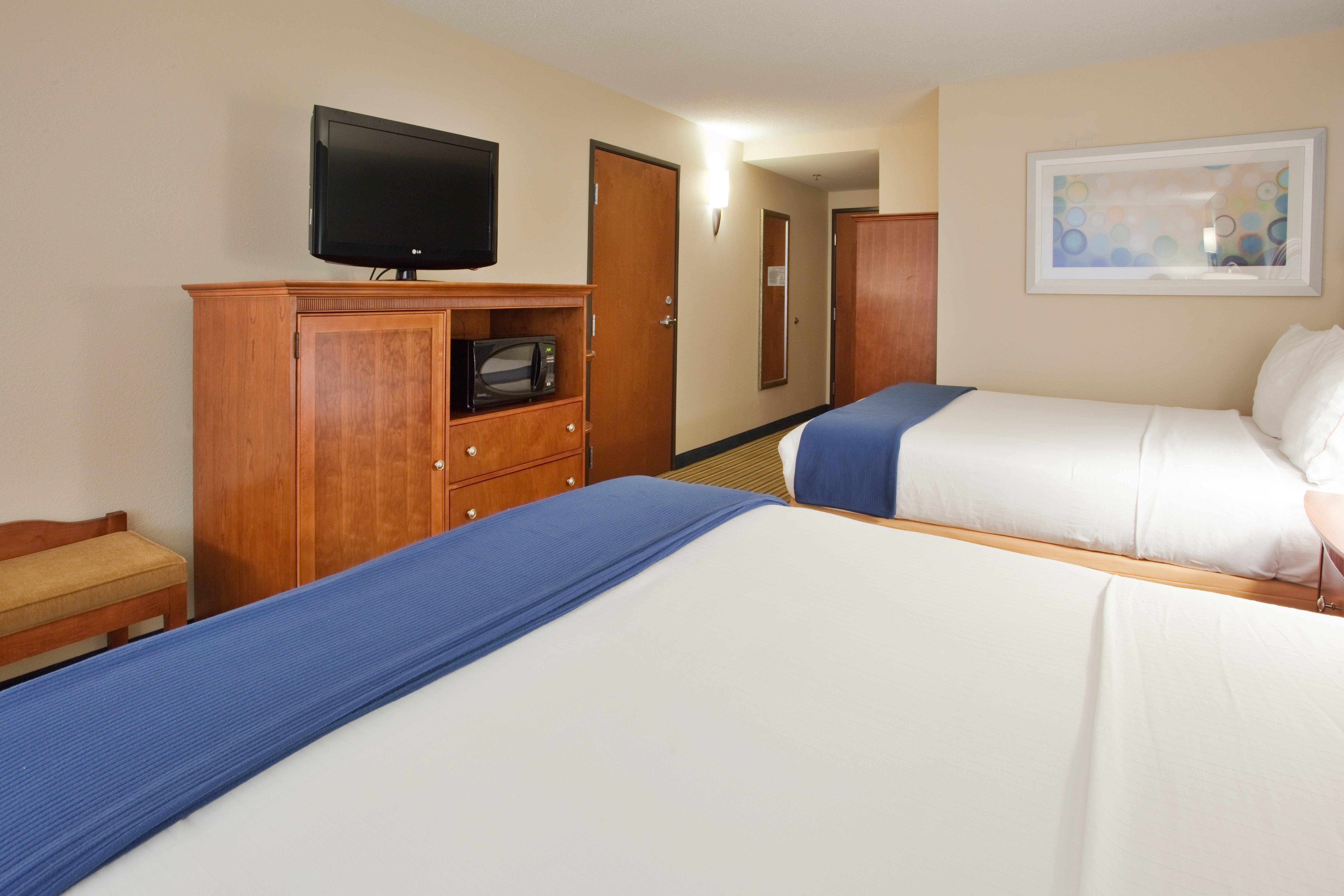 Holiday Inn Express Hotel & Suites Fredericksburg By Ihg Bagian luar foto