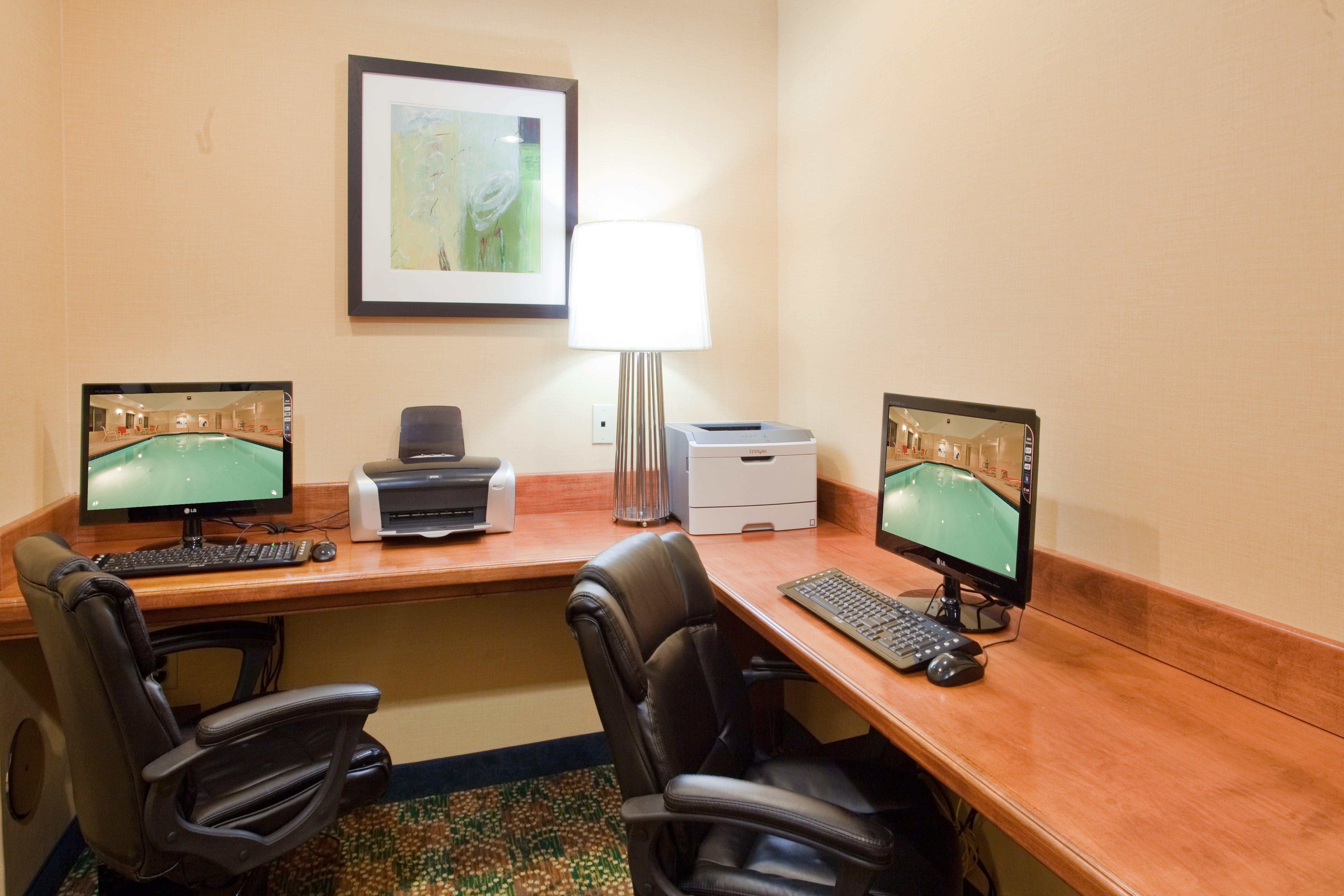 Holiday Inn Express Hotel & Suites Fredericksburg By Ihg Bagian luar foto