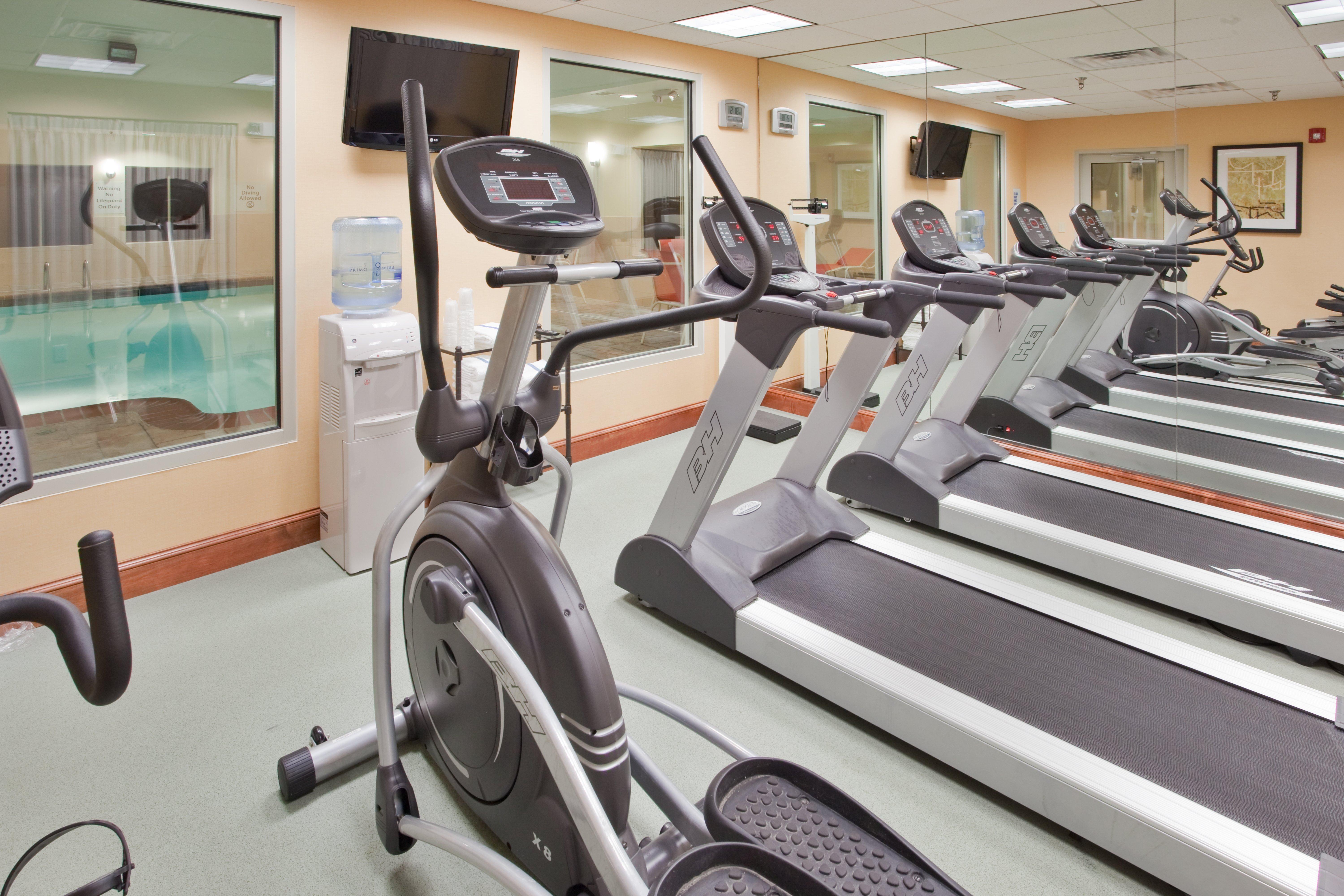 Holiday Inn Express Hotel & Suites Fredericksburg By Ihg Bagian luar foto