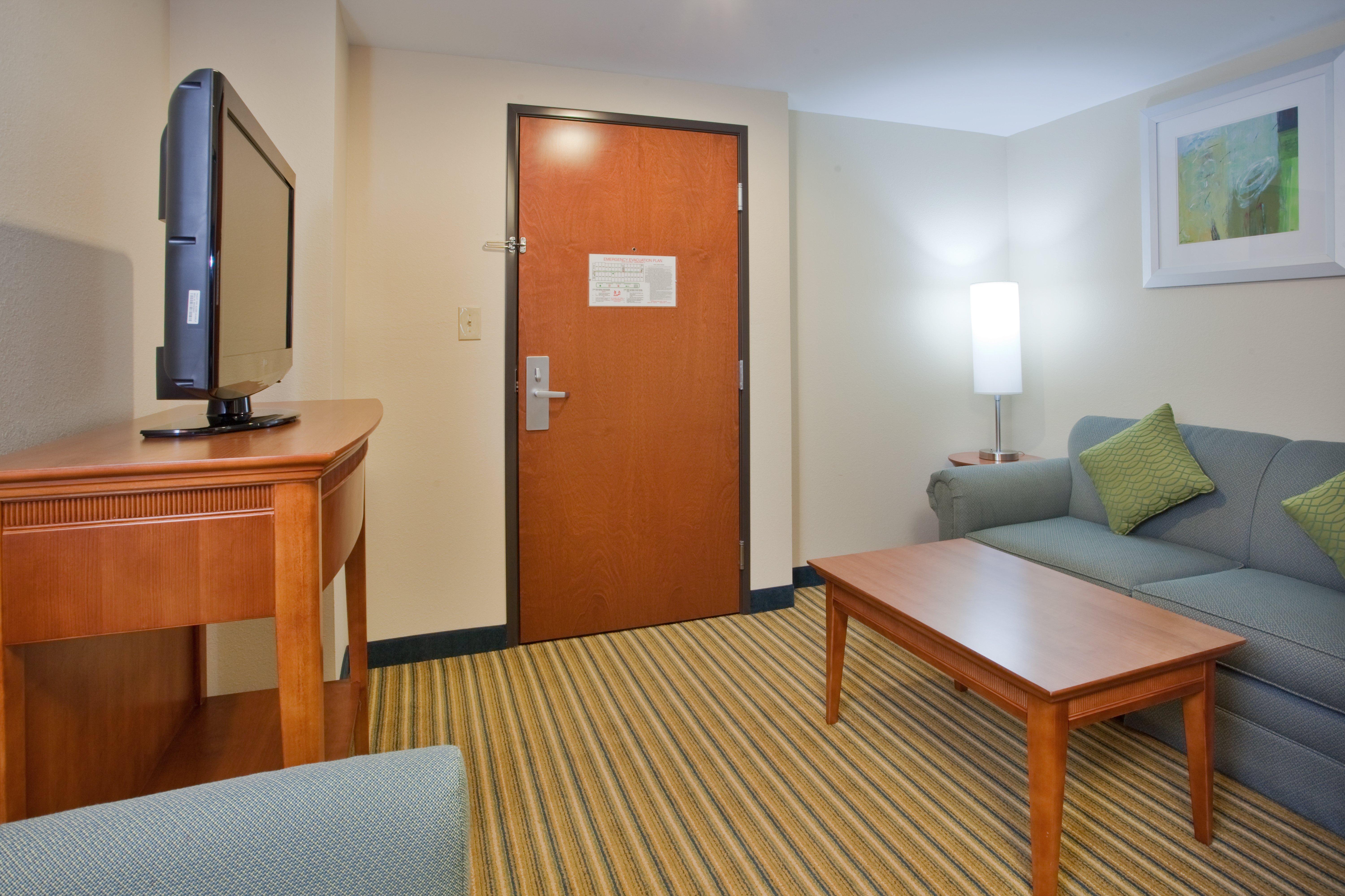 Holiday Inn Express Hotel & Suites Fredericksburg By Ihg Bagian luar foto