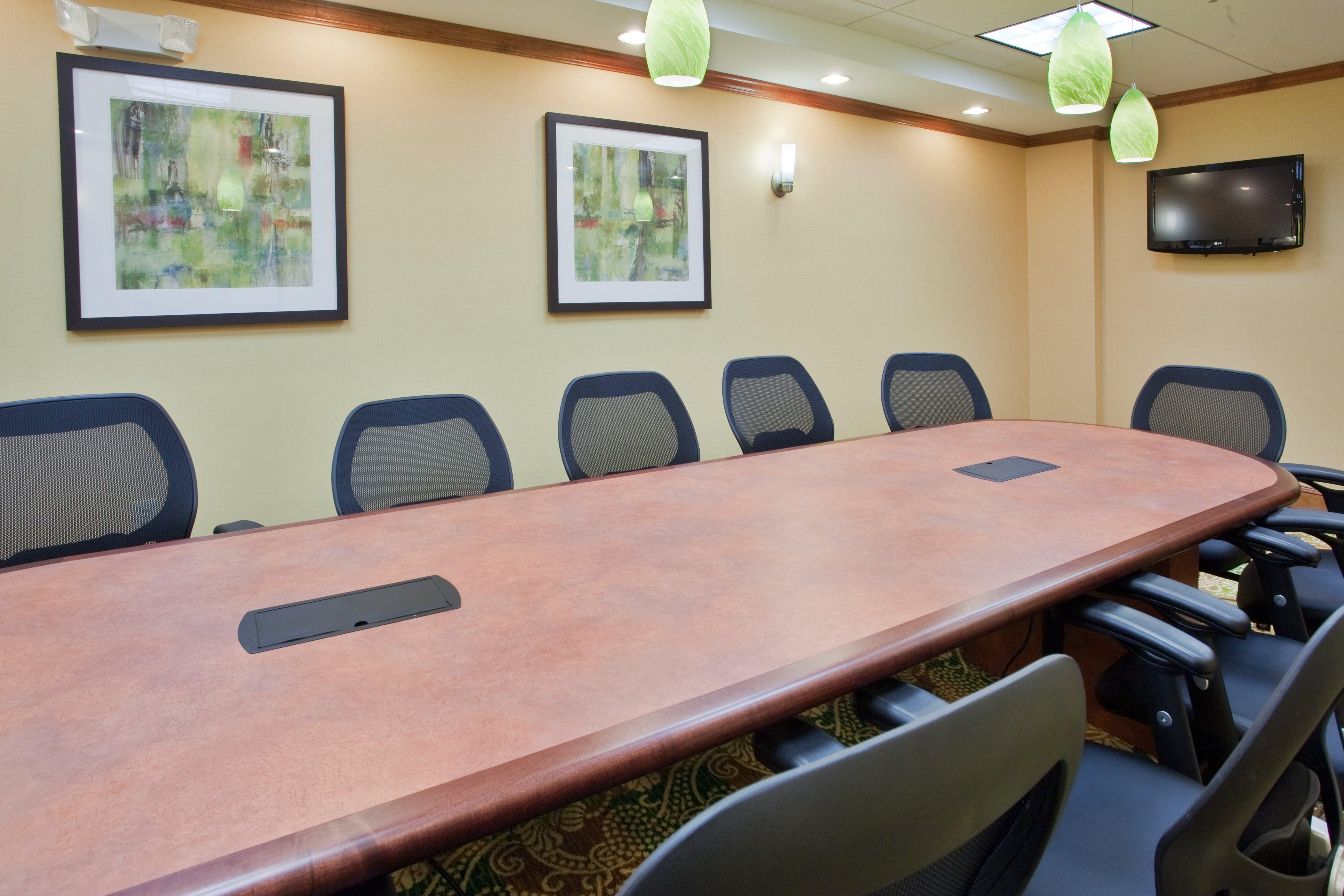 Holiday Inn Express Hotel & Suites Fredericksburg By Ihg Bagian luar foto