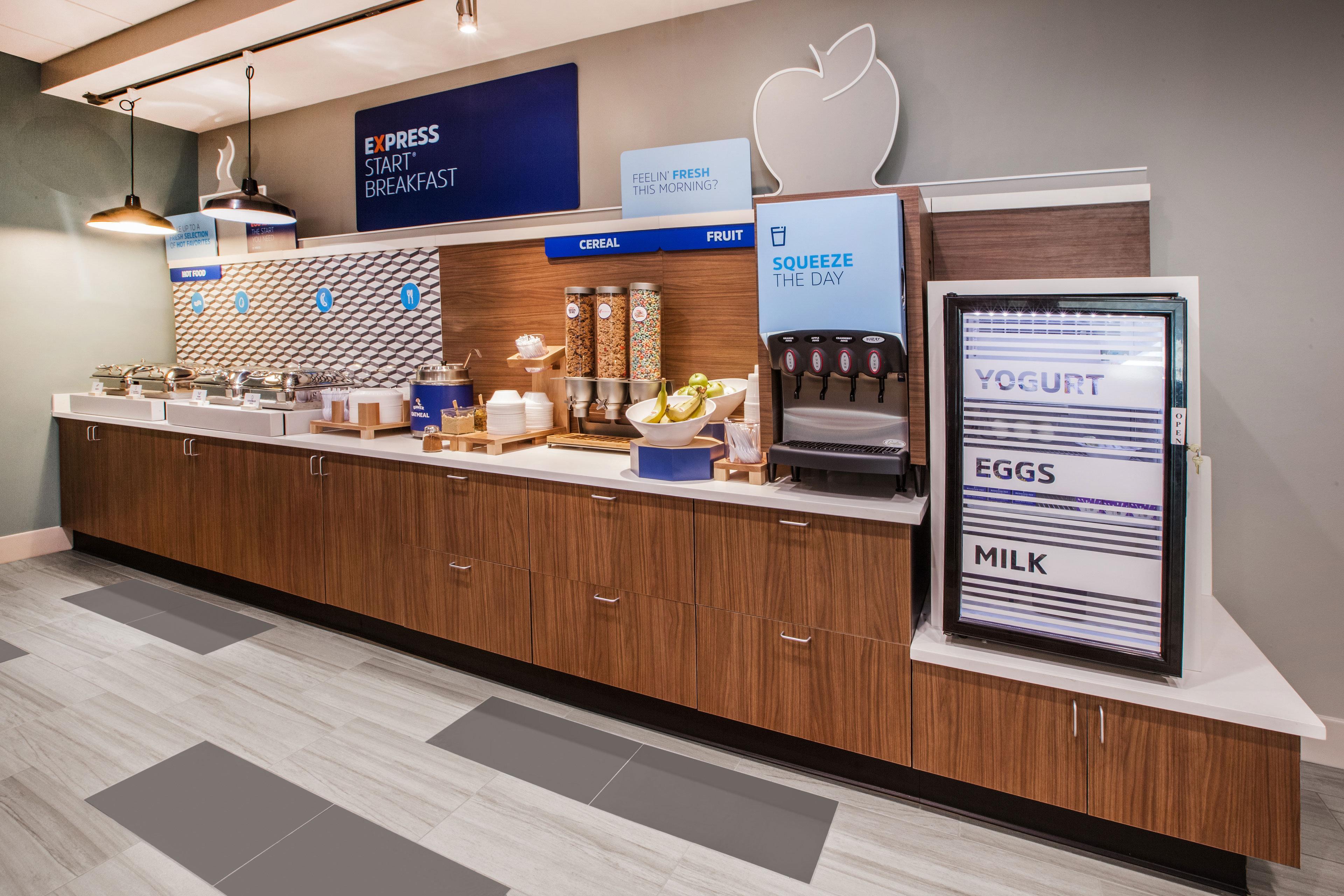 Holiday Inn Express Hotel & Suites Fredericksburg By Ihg Bagian luar foto