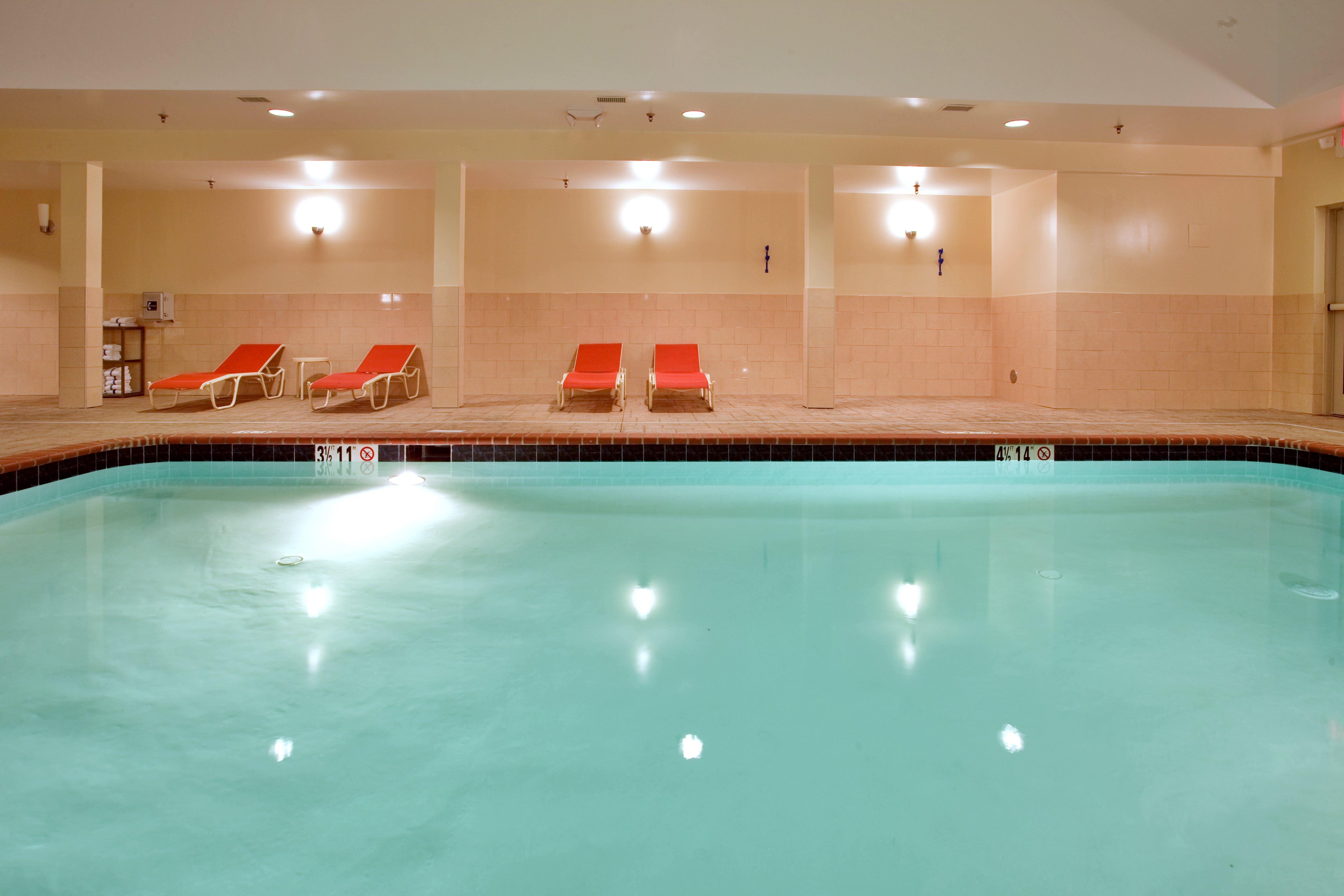 Holiday Inn Express Hotel & Suites Fredericksburg By Ihg Bagian luar foto