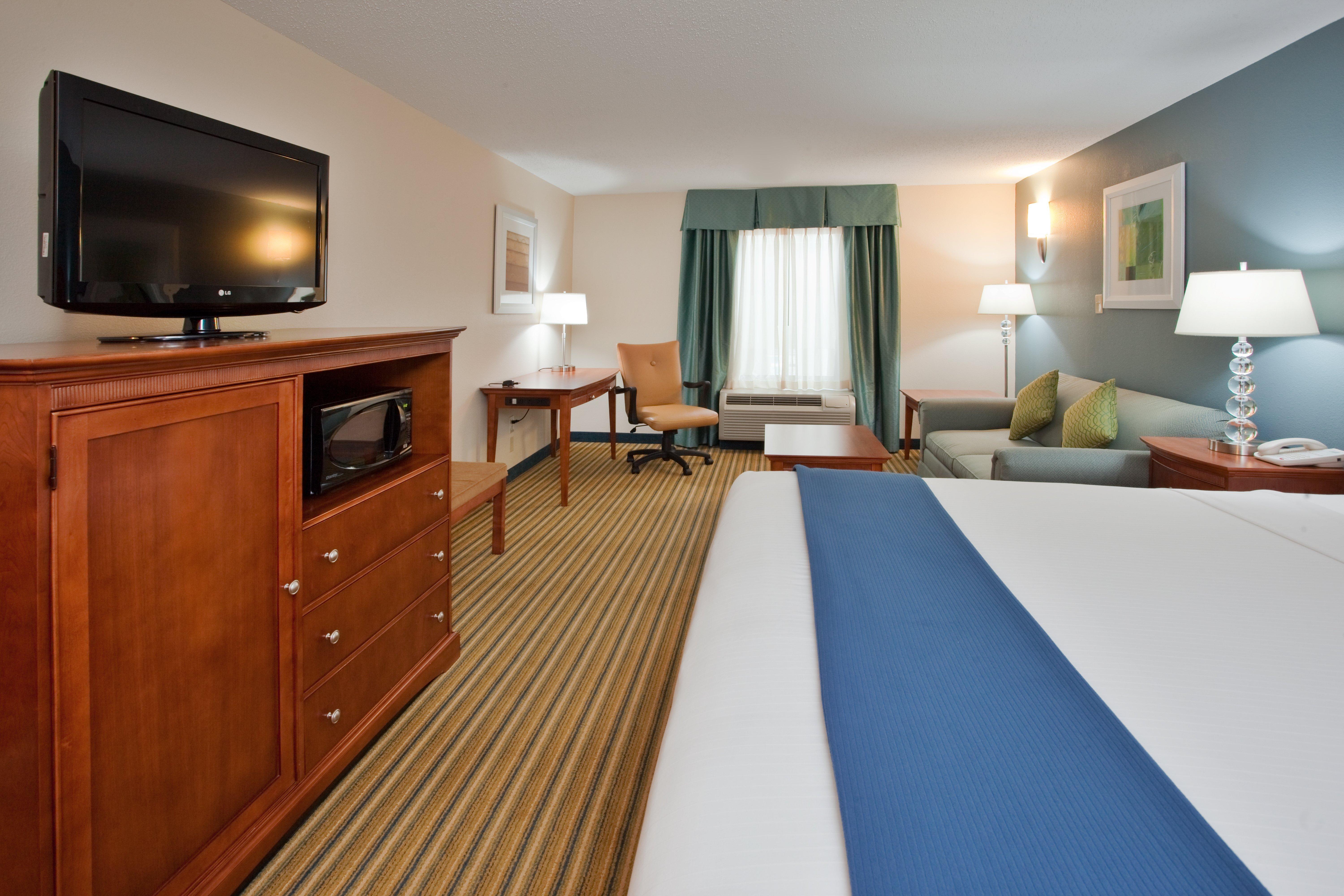 Holiday Inn Express Hotel & Suites Fredericksburg By Ihg Bagian luar foto
