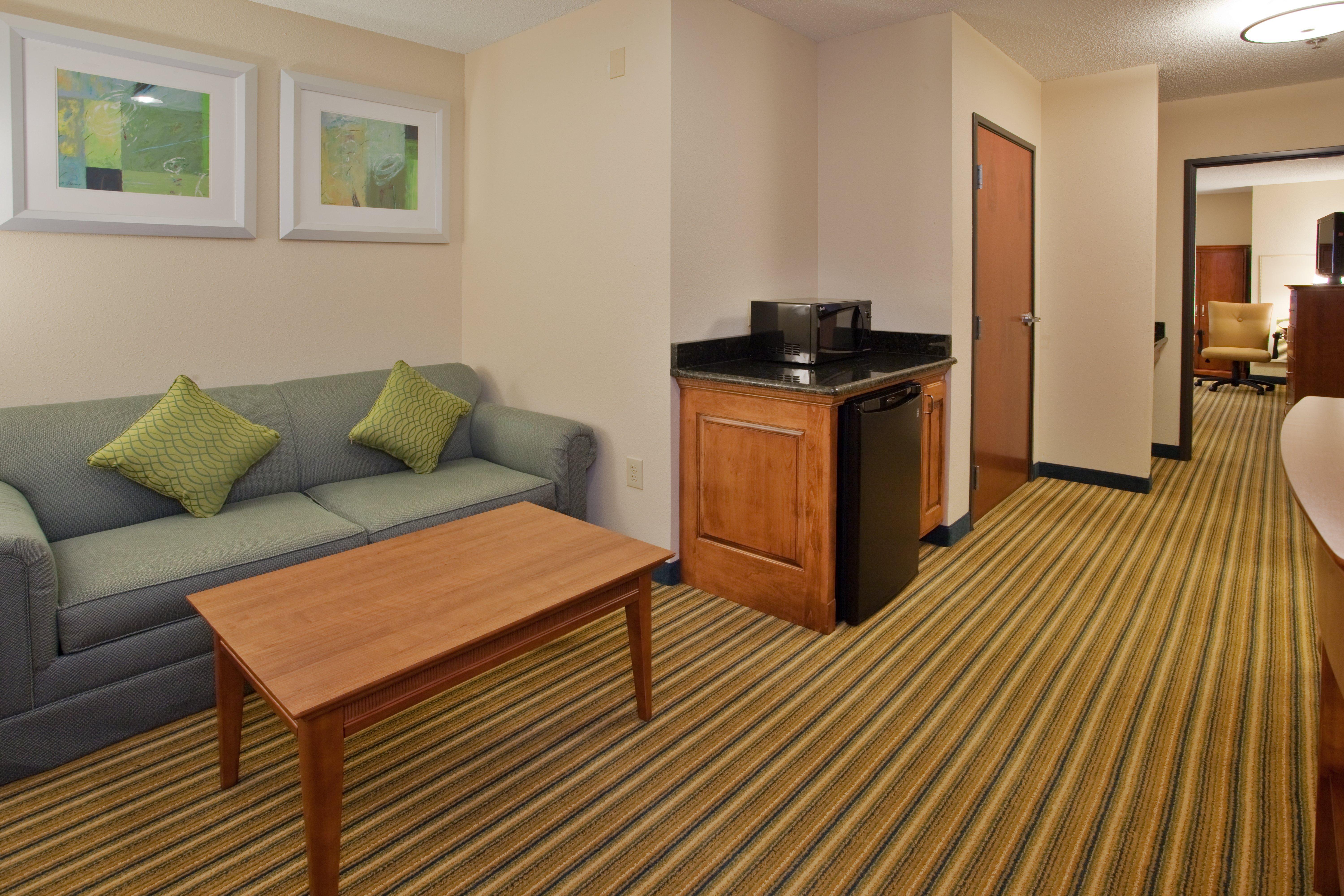 Holiday Inn Express Hotel & Suites Fredericksburg By Ihg Bagian luar foto