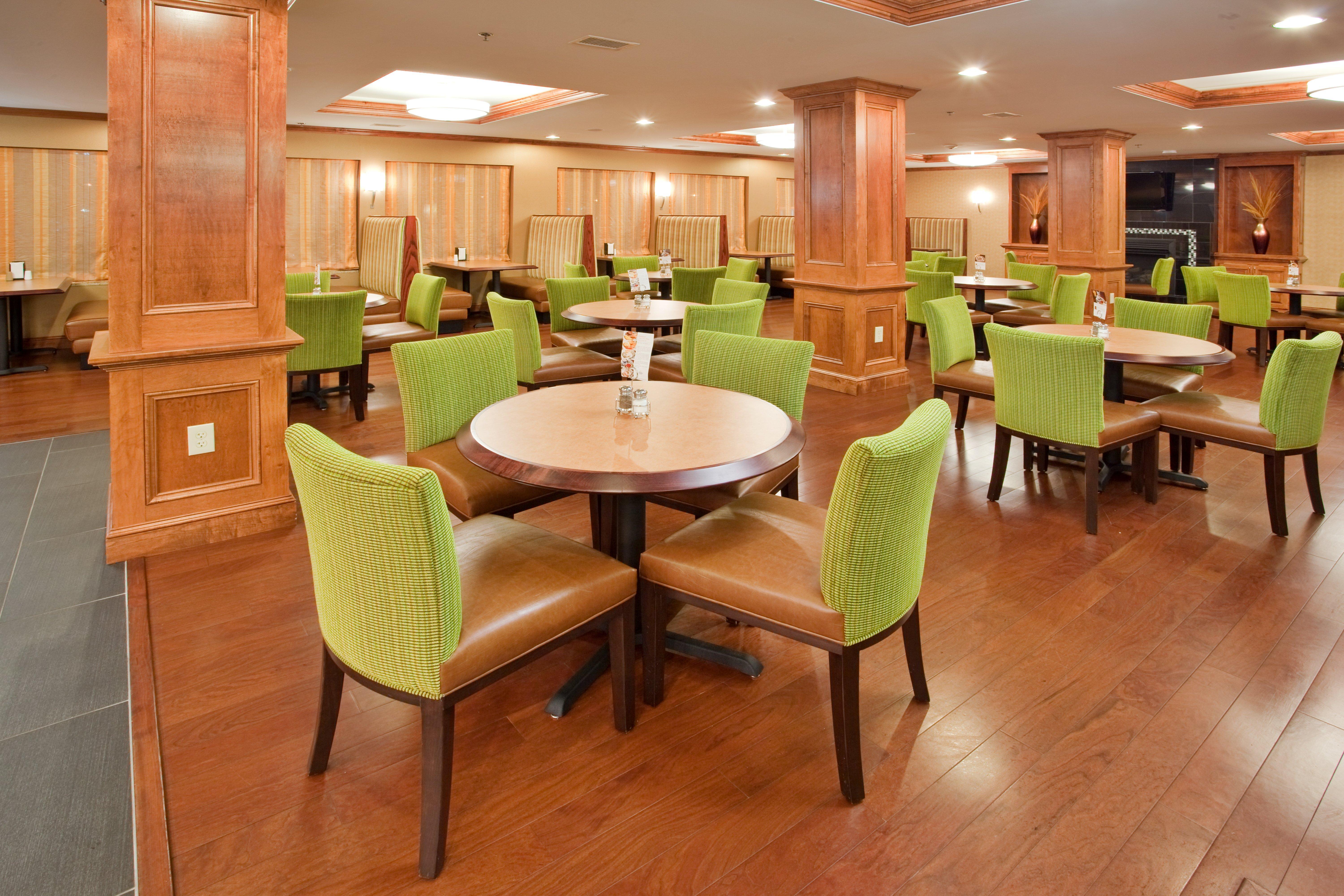 Holiday Inn Express Hotel & Suites Fredericksburg By Ihg Bagian luar foto