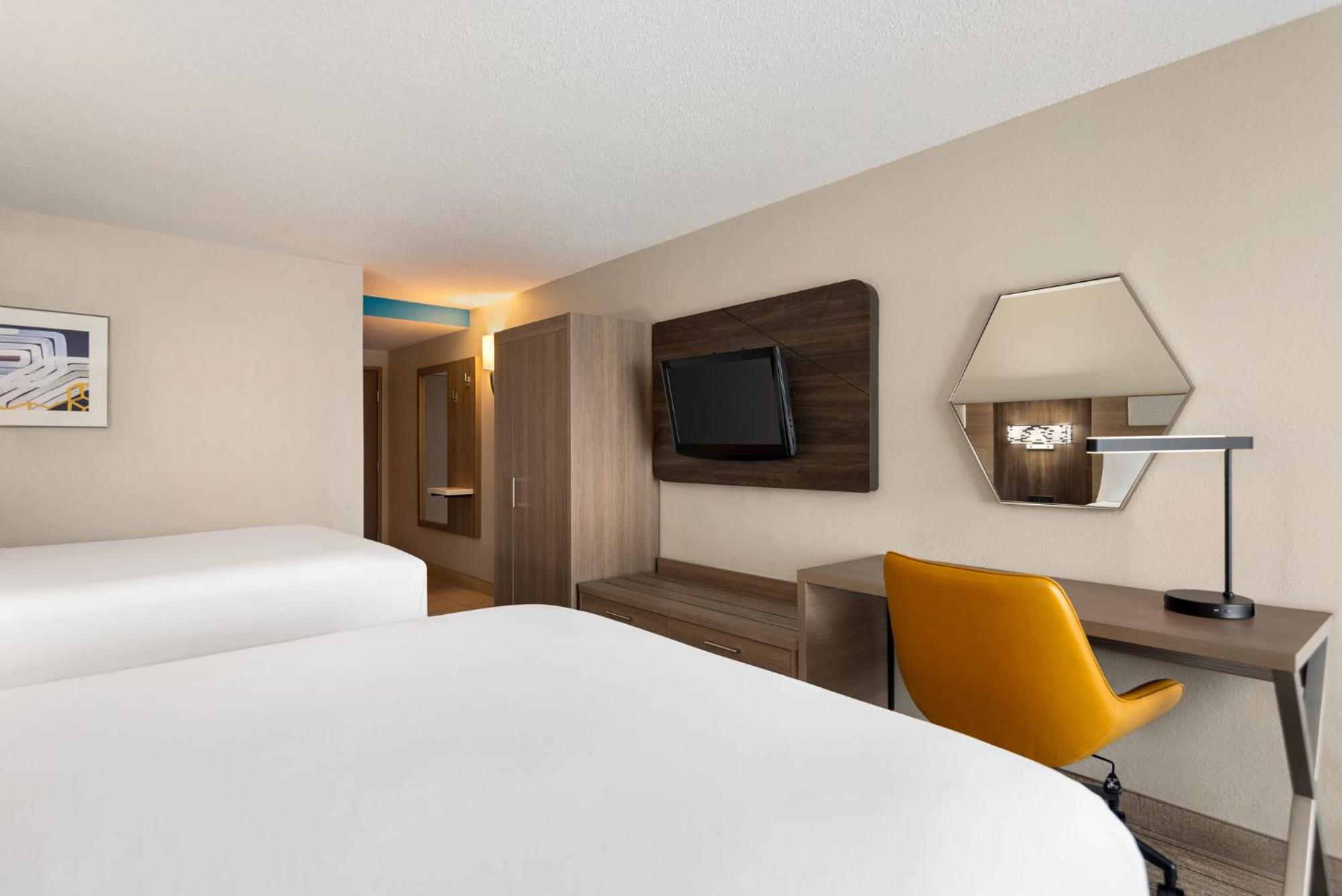 Holiday Inn Express Hotel & Suites Fredericksburg By Ihg Bagian luar foto