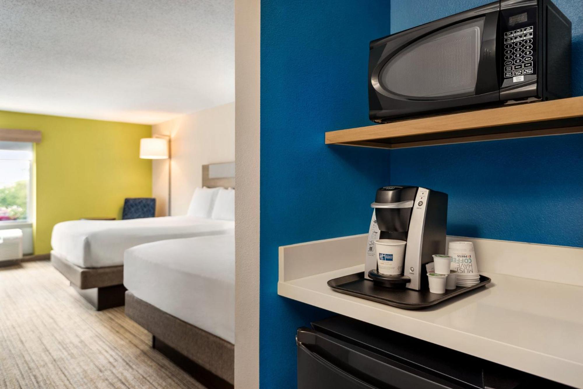 Holiday Inn Express Hotel & Suites Fredericksburg By Ihg Bagian luar foto