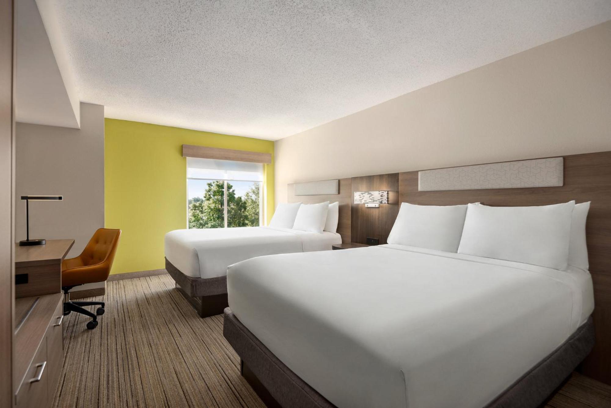 Holiday Inn Express Hotel & Suites Fredericksburg By Ihg Bagian luar foto