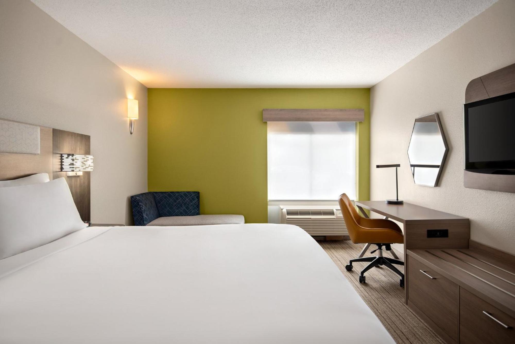 Holiday Inn Express Hotel & Suites Fredericksburg By Ihg Bagian luar foto