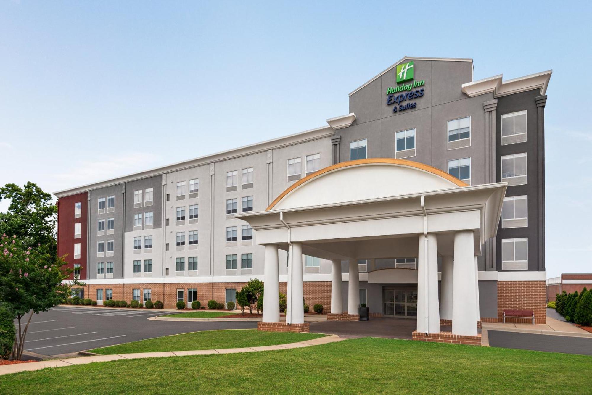 Holiday Inn Express Hotel & Suites Fredericksburg By Ihg Bagian luar foto
