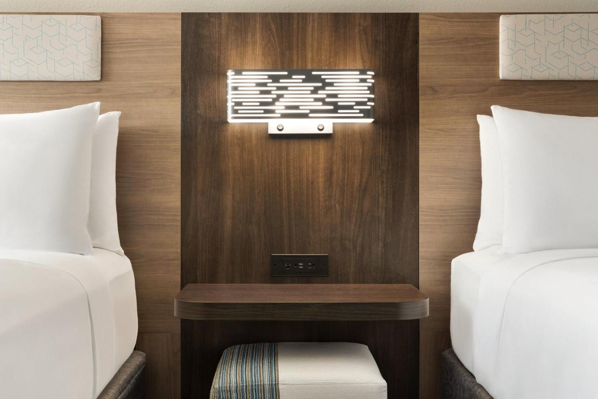 Holiday Inn Express Hotel & Suites Fredericksburg By Ihg Bagian luar foto