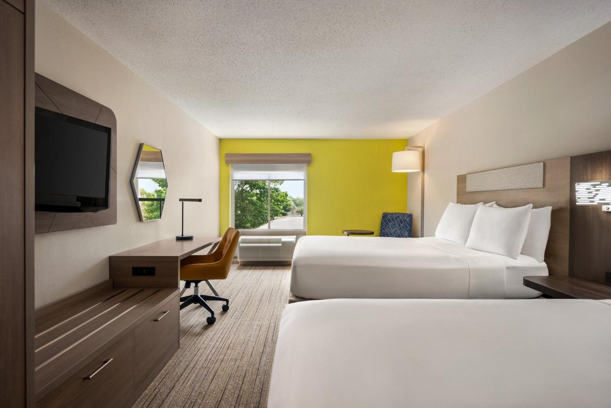 Holiday Inn Express Hotel & Suites Fredericksburg By Ihg Bagian luar foto