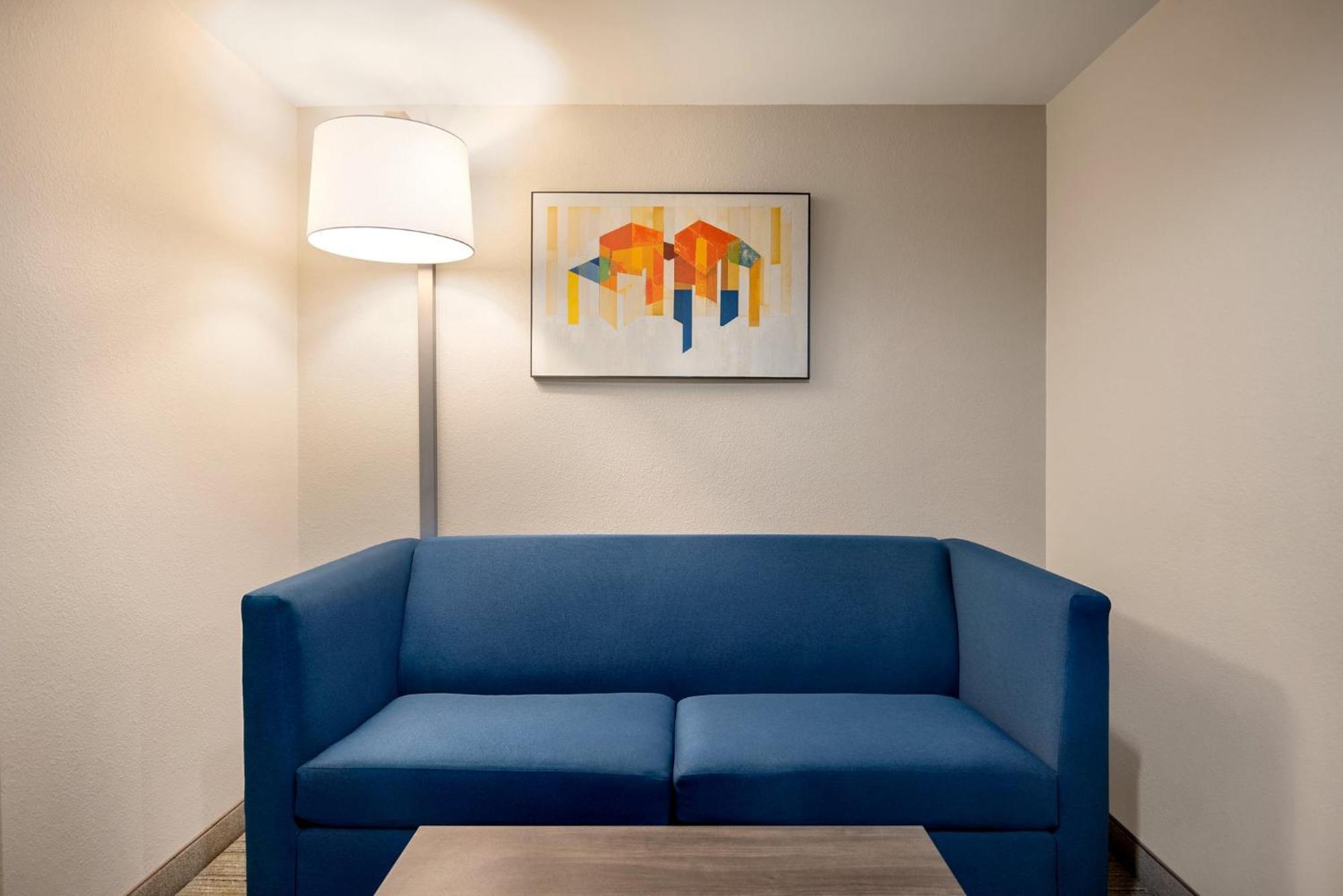 Holiday Inn Express Hotel & Suites Fredericksburg By Ihg Bagian luar foto