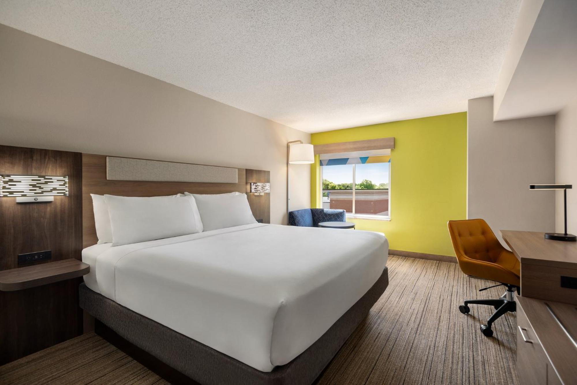 Holiday Inn Express Hotel & Suites Fredericksburg By Ihg Bagian luar foto